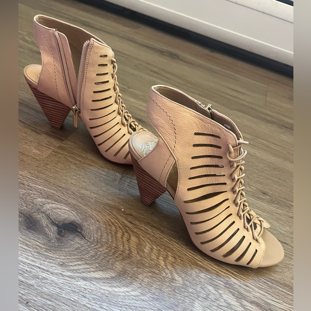 Vince Camuto Evalan Size 6m High Heel Shell Soft Tumbled Nubuck Brand New